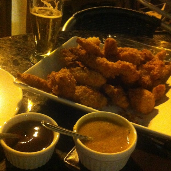 Frango Panko acompanhado de molho barbecue é uma boa sugestão para beliscos. Ainda mais acompanhado de uma cervejinha gelada.