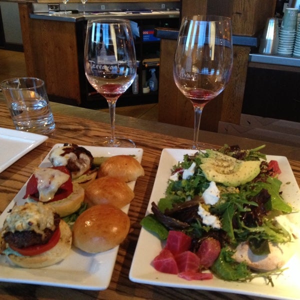 Foto tomada en Terravant Winery Restaurant  por Mark N. el 7/2/2014