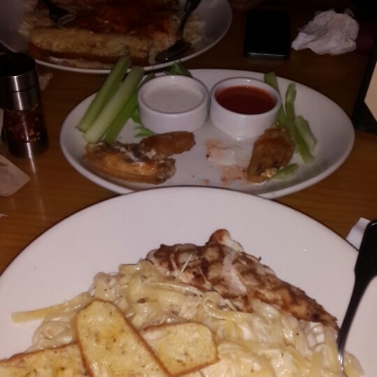 Photo taken at BJ&#39;s Restaurant &amp; Brewhouse by 3ziz on 1/11/2014