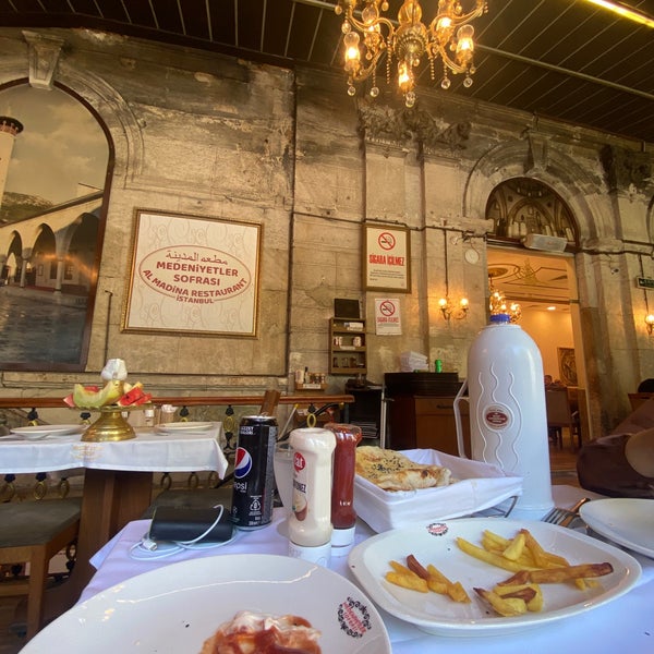 Foto tirada no(a) Al Madina Restaurant İstanbul مطعم المدينة اسطنبول por Anas M. em 7/2/2023