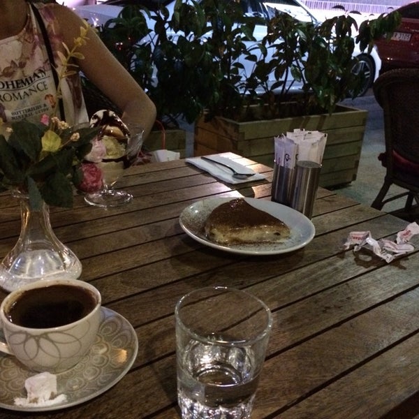 Photo taken at Caffe Mangia by Nouf A. on 8/21/2014
