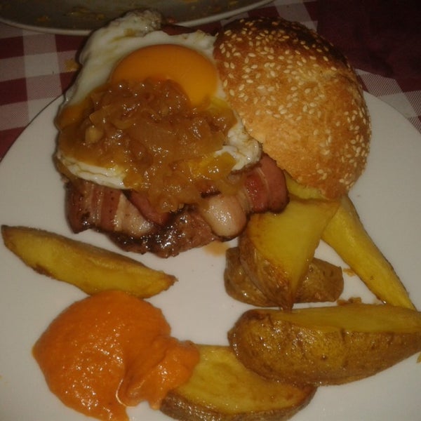 Photo taken at La Castanya Gourmet Burger by Guillermo M. on 5/6/2014