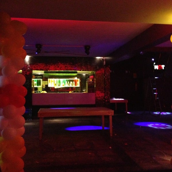 รูปภาพถ่ายที่ Meet Music &amp; Lounge โดย PAULA B. เมื่อ 2/24/2013