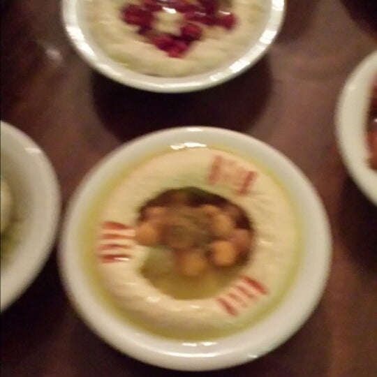 Foto tomada en Abu Naim Restaurant  por Lina A. el 12/18/2013