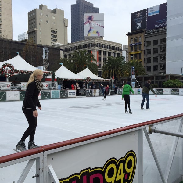 Снимок сделан в Union Square Ice Skating Rink пользователем Greg 1/9/2015