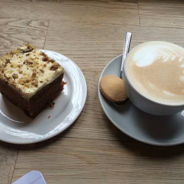 Great flat white and scrumptious carrot cake!