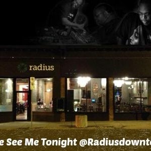 รูปภาพถ่ายที่ Radius โดย DJ X. เมื่อ 4/30/2015