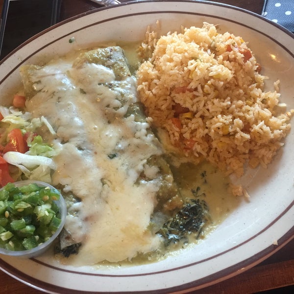 9/12/2016 tarihinde Shondra W.ziyaretçi tarafından Teotihuacan Mexican Cafe'de çekilen fotoğraf