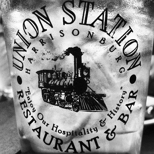 Das Foto wurde bei Union Station Restaurant &amp; Bar von Travis W. am 1/20/2013 aufgenommen