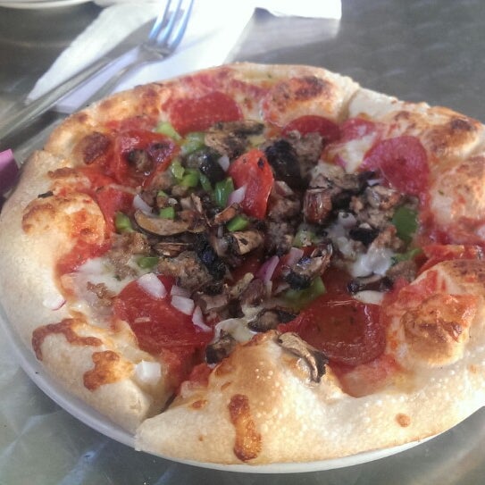 5/19/2014 tarihinde Gabriel M.ziyaretçi tarafından Revolution Pizza And Ale House'de çekilen fotoğraf