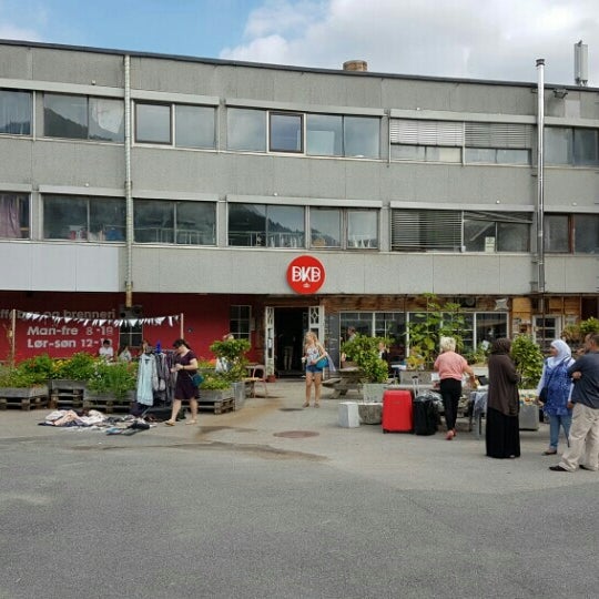 Photo taken at Bergen Kaffebrenneri by Martien B. on 7/24/2016