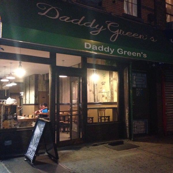 รูปภาพถ่ายที่ Daddy Greens Pizza โดย Carol S. เมื่อ 9/5/2014