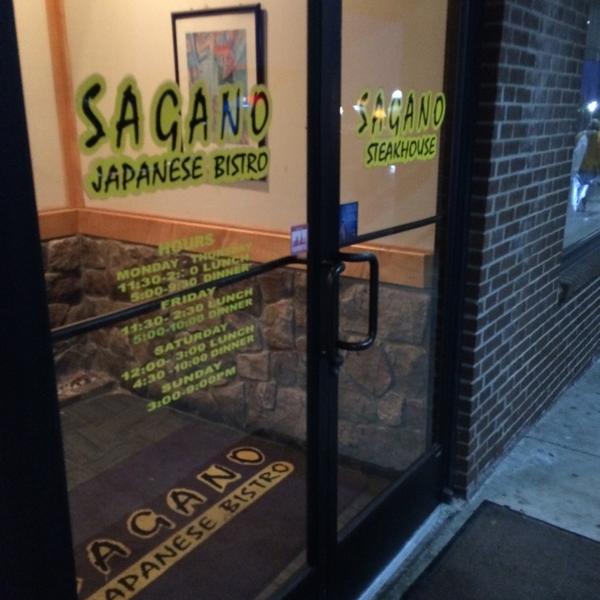 Foto tirada no(a) Sagano Japanese Bistro por Scott B. em 4/13/2014