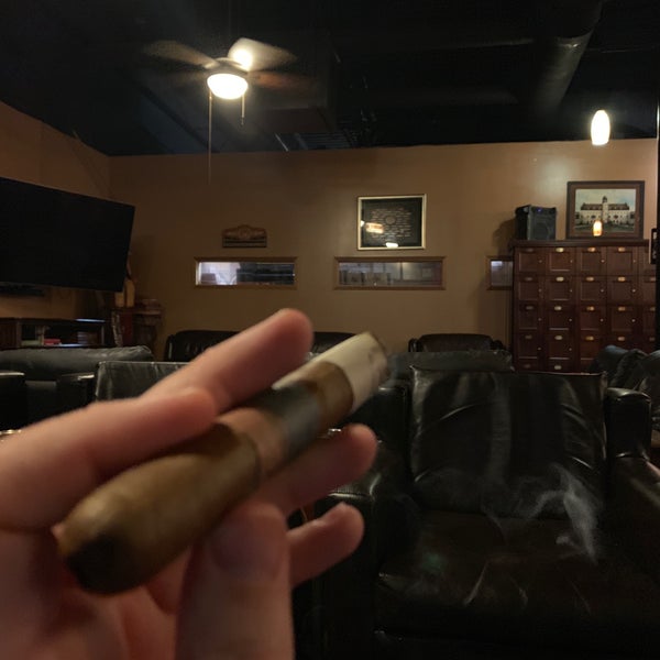 Photo taken at Crown Cigars and Ales by Scott B. on 5/14/2019