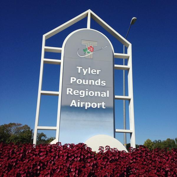 Снимок сделан в Tyler Pounds Regional Airport (TYR) пользователем Scott B. 10/8/2013