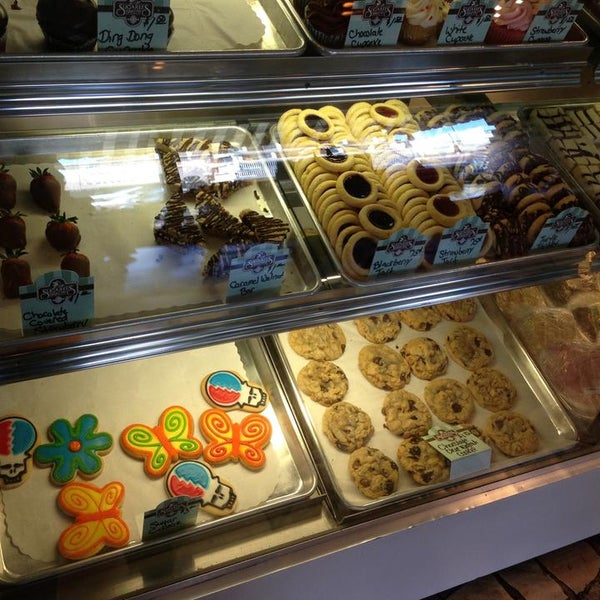 รูปภาพถ่ายที่ Sugaree&#39;s Bakery โดย Scott B. เมื่อ 4/20/2013