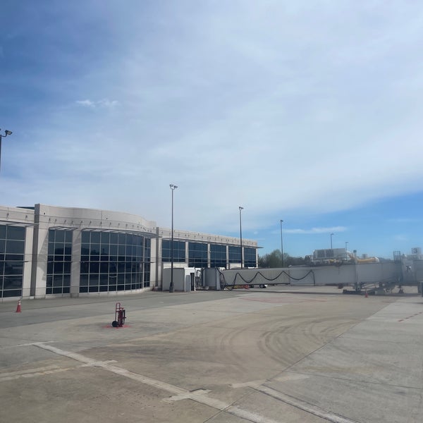 4/15/2022にScott B.がAsheville Regional Airport (AVL)で撮った写真