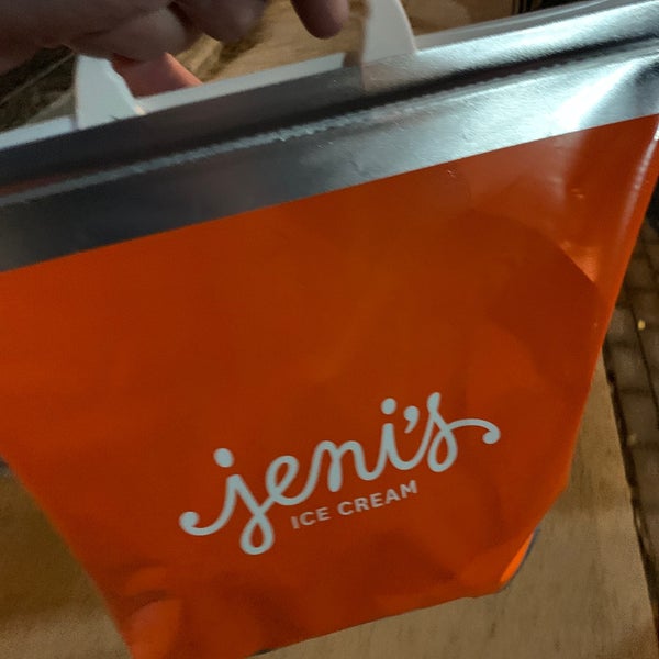 Снимок сделан в Jeni&#39;s Splendid Ice Creams пользователем Scott B. 12/11/2020