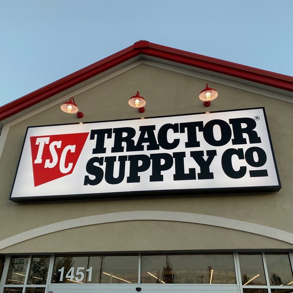 Tractor Supply Co. Hardware Store in Elizabethtown