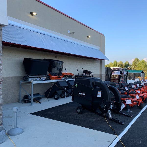 Tractor Supply Co. Hardware Store in Elizabethtown