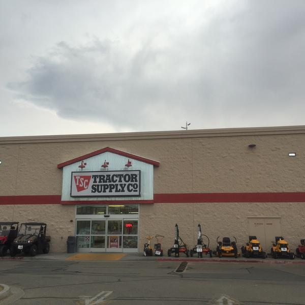 Tractor Supply Co. Hardware Store in Yucca Valley