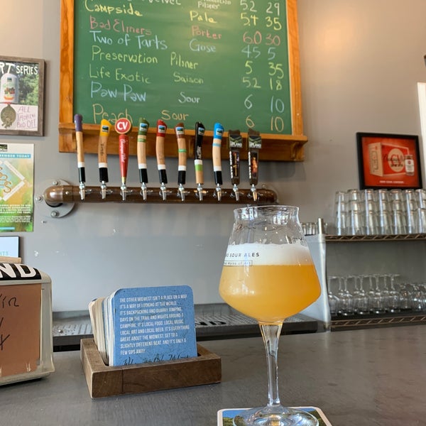 Das Foto wurde bei Upland Brewing Company Tasting Room von Scott B. am 6/13/2019 aufgenommen