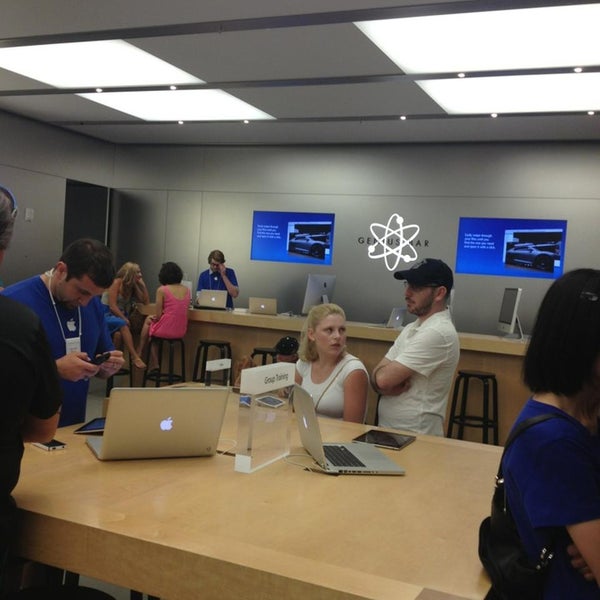 Photos at Apple Roseville Galleria Roseville, CA