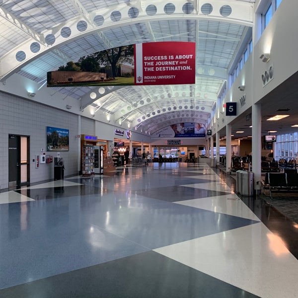 รูปภาพถ่ายที่ South Bend International Airport (SBN) โดย Scott B. เมื่อ 11/2/2020