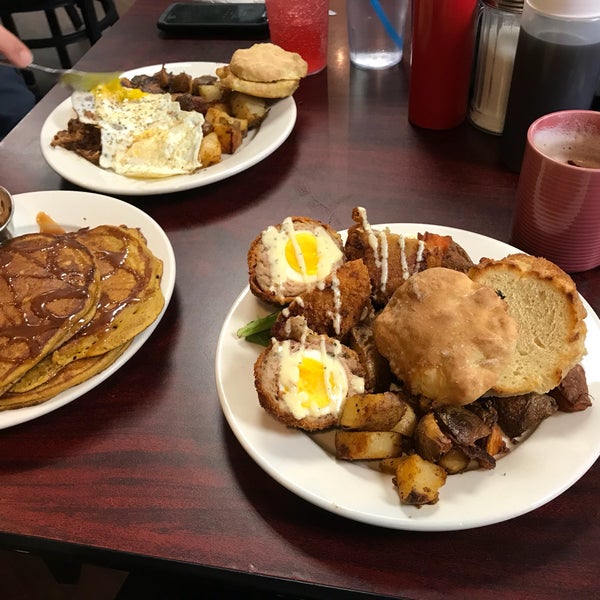 Photo taken at The Ugly Mug Diner by Nicole S. on 11/9/2017
