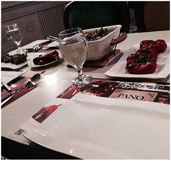 Foto tirada no(a) Pano Restaurant ve Kahve Evi por Ozden O. em 9/20/2015