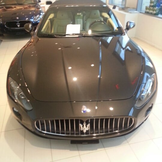 Снимок сделан в Maserati of Manhattan пользователем Patrick L. 1/22/2013