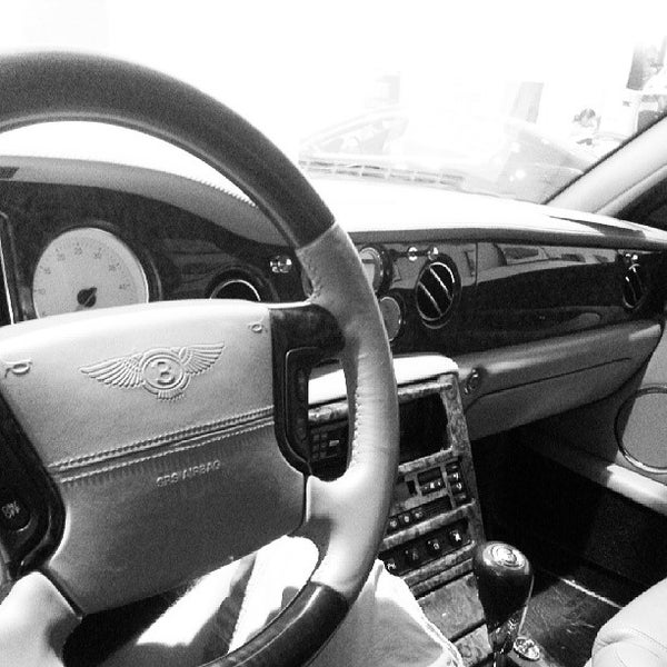 Das Foto wurde bei Maserati of Manhattan von Patrick L. am 6/10/2013 aufgenommen