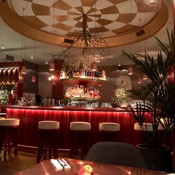 รูปภาพถ่ายที่ Como restaurant &amp; cocktail bar โดย Марина เมื่อ 5/3/2018