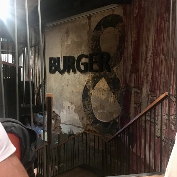 Das Foto wurde bei Burger &amp; Crab von Марина am 8/25/2018 aufgenommen