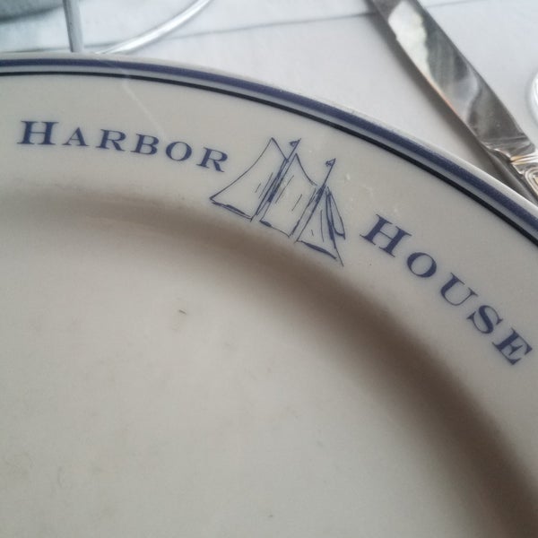 รูปภาพถ่ายที่ Harbor House โดย Edith P. เมื่อ 10/24/2019