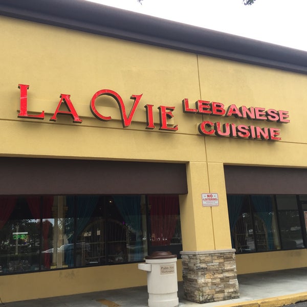 6/15/2018 tarihinde SupaDaveziyaretçi tarafından La Vie Lebanese Cuisine'de çekilen fotoğraf