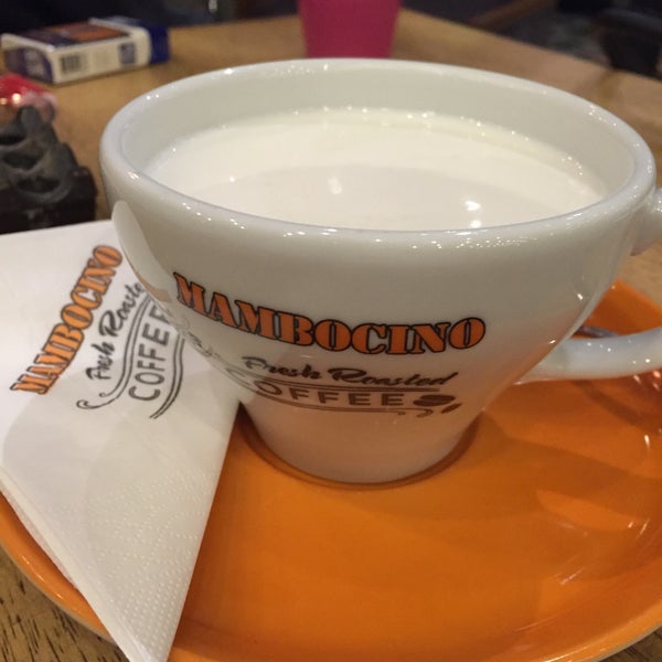Photo taken at Mambocino Coffee by Nurdan Ç. on 11/8/2015