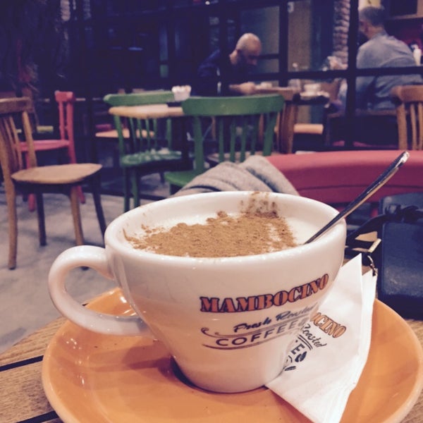 Photo taken at Mambocino Coffee by Nurdan Ç. on 9/28/2015