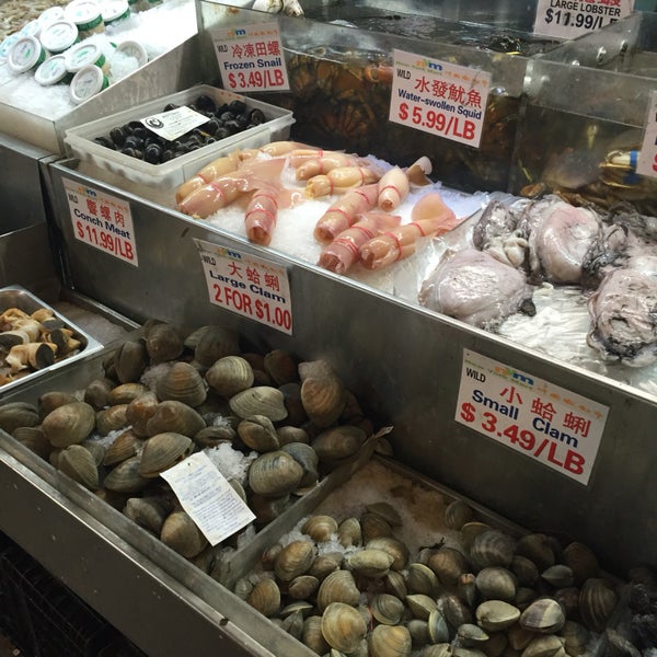 New York Mart Supermarket in Douglaston