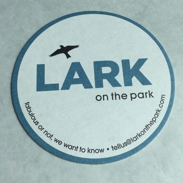 รูปภาพถ่ายที่ LARK on the Park โดย Eugene Y. เมื่อ 9/22/2017