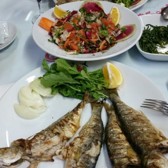 Photo taken at Akçakoca Nosta Balık Restaurant by Ayşe K. on 1/4/2015