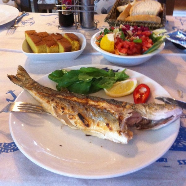 Photo taken at Akçakoca Nosta Balık Restaurant by Ayşe K. on 5/21/2014