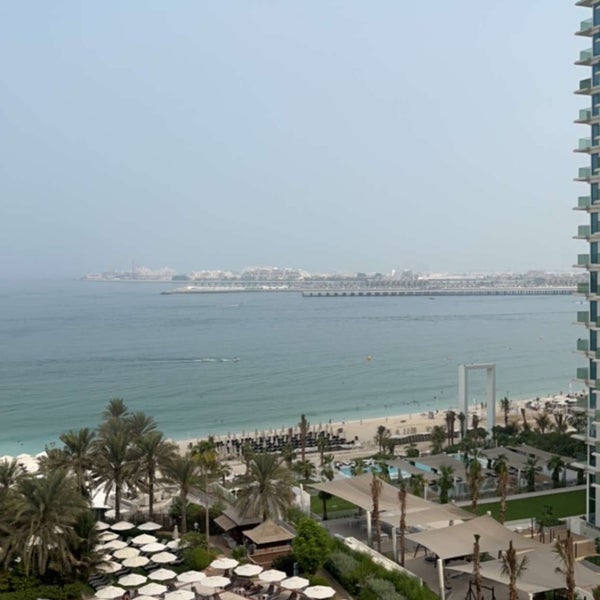 Photo taken at Hilton Dubai Jumeirah by Aseel ا. on 9/17/2023