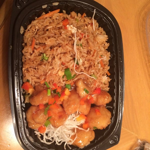 Photo taken at Pei Wei by Diana R. on 2/22/2014