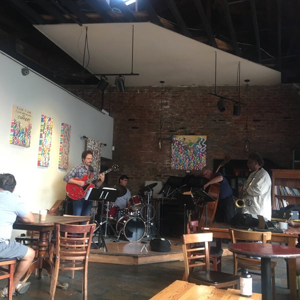 6/17/2018 tarihinde Ej F.ziyaretçi tarafından Portfolio Coffeehouse'de çekilen fotoğraf