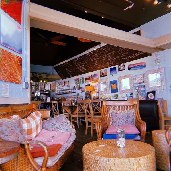Foto tirada no(a) Island Brew Coffeehouse por Ej F. em 11/19/2021