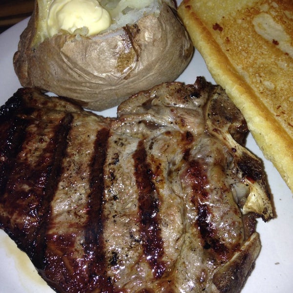 Foto scattata a Mattson&#39;s Steak House da Yolanda I. il 6/16/2014
