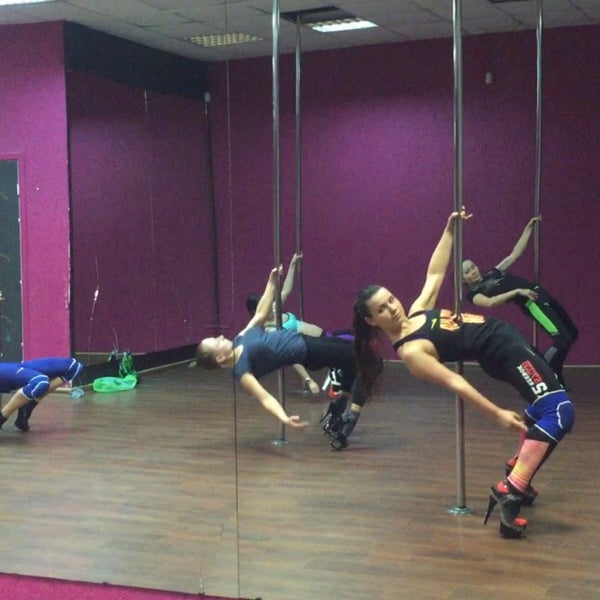 Серенити дэнс жуковский. Студия танцев королев. Танцы в королеве. Ratemove в королеве. Студия танцев королев.