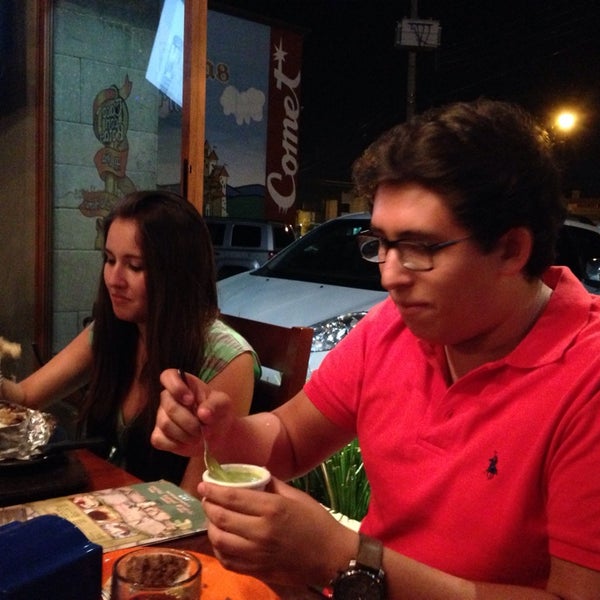 9/1/2013 tarihinde Carlos D.ziyaretçi tarafından El Taco Con Botas'de çekilen fotoğraf