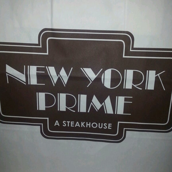 รูปภาพถ่ายที่ New York Prime Steakhouse โดย Misses Detroit เมื่อ 12/31/2016